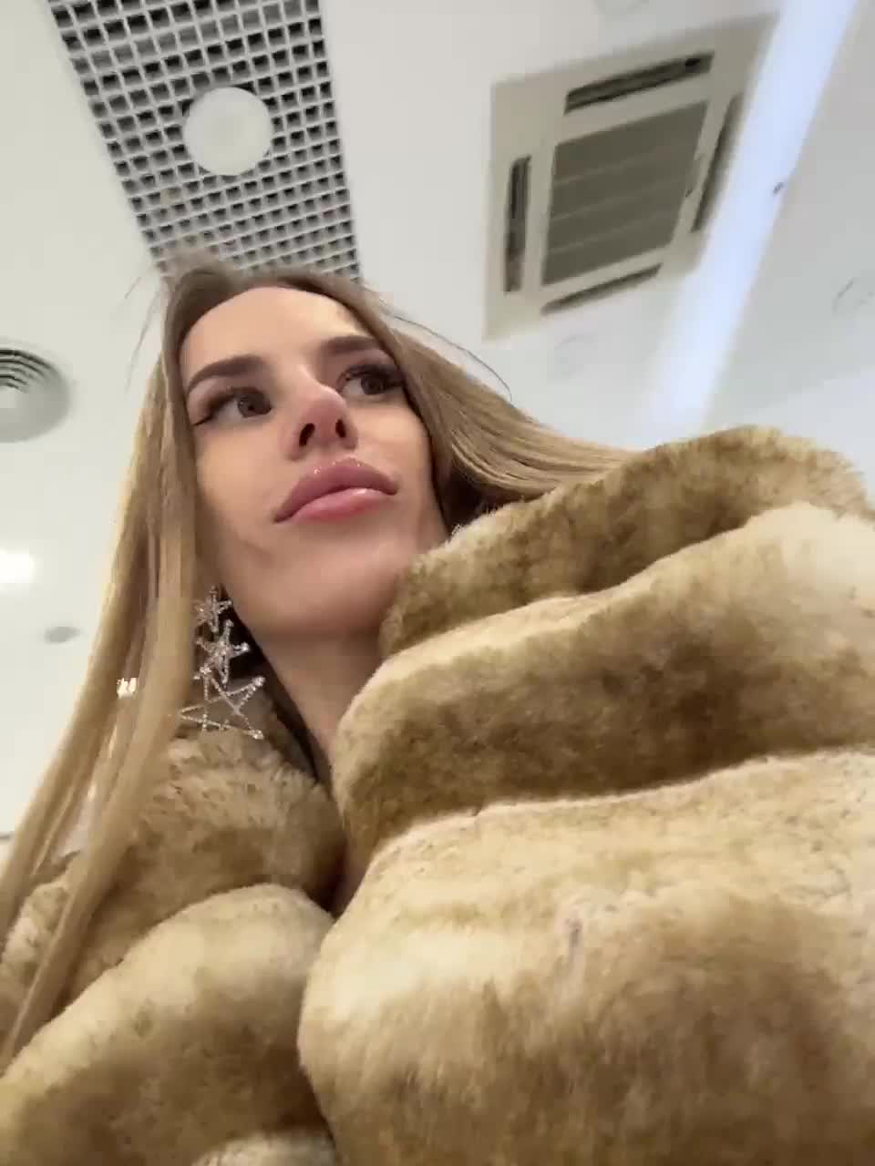 View or download file blondinochkaa on 2023-01-07 from bongacams