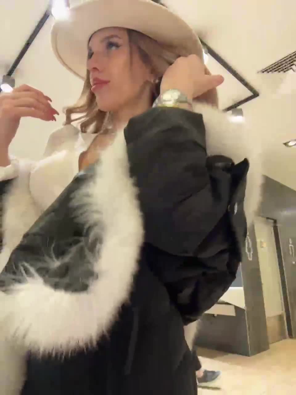 View or download file blondinochkaa on 2023-01-10 from bongacams