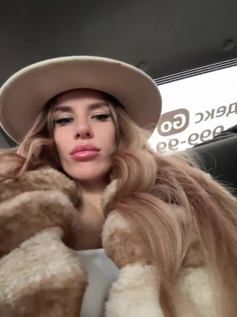 View or download file blondinochkaa on 2023-01-11 from bongacams