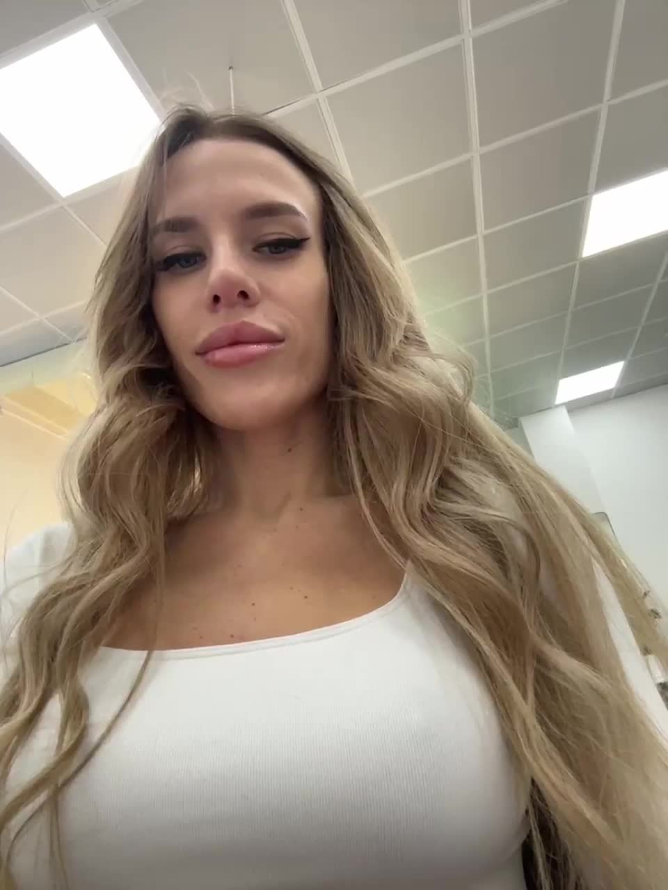 View or download file blondinochkaa on 2023-01-11 from bongacams