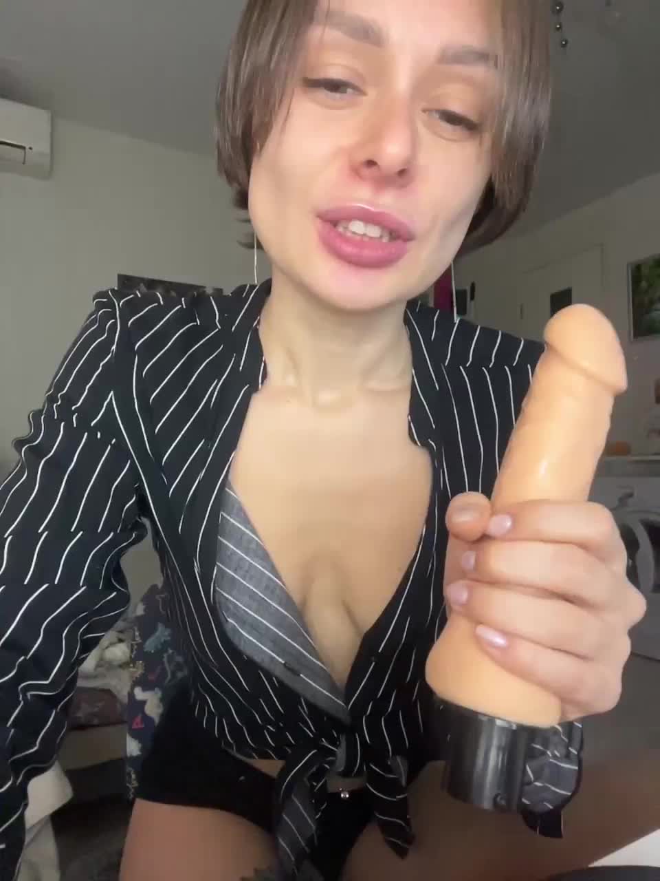 View or download file cherryberry18 on 2023-01-12 from bongacams