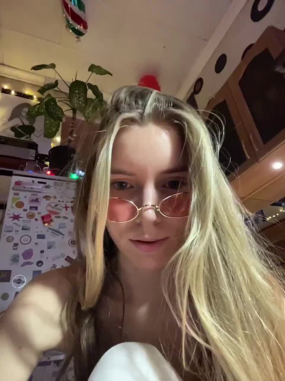 View or download file kika_co on 2023-01-17 from bongacams