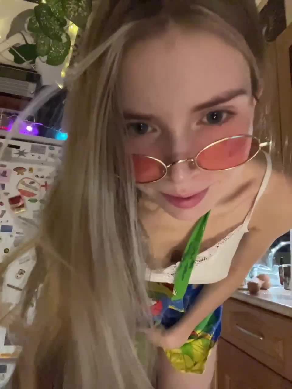 View or download file kika_co on 2023-01-17 from bongacams