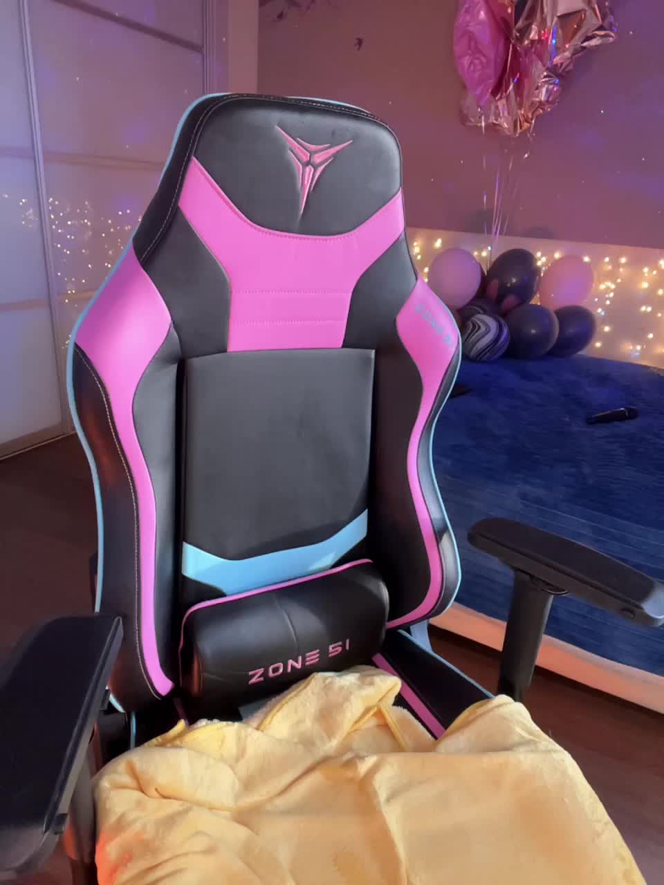 View or download file bloomjuliette on 2023-01-18 from bongacams