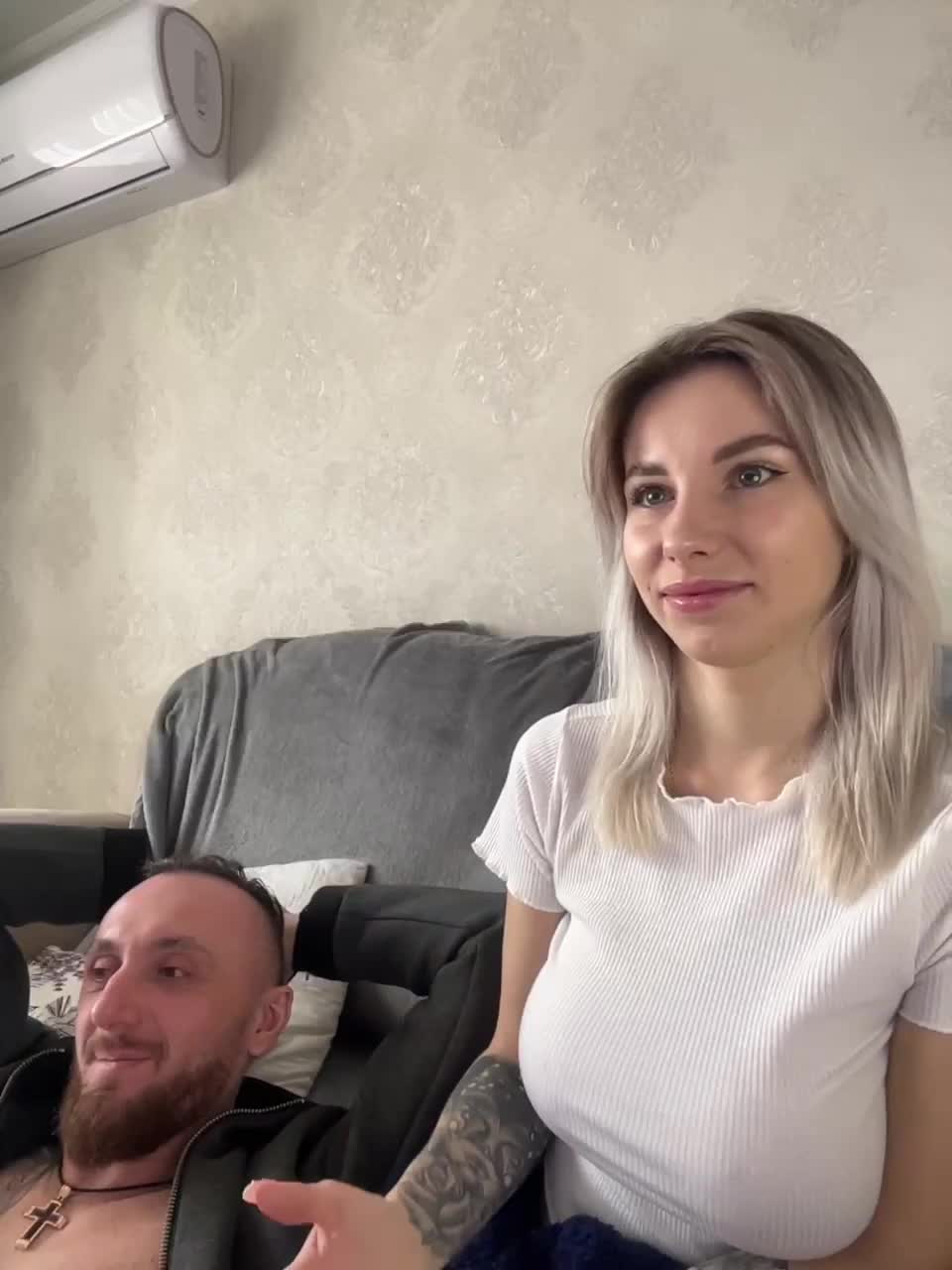 View or download file vik1one1 on 2023-01-19 from bongacams