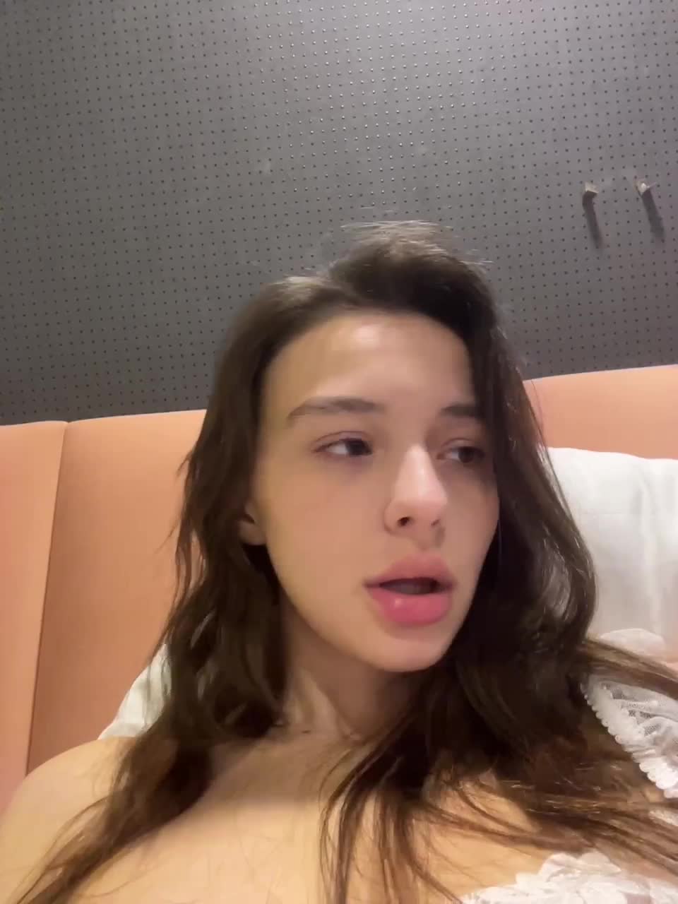 View or download file emyshiny on 2023-01-25 from bongacams