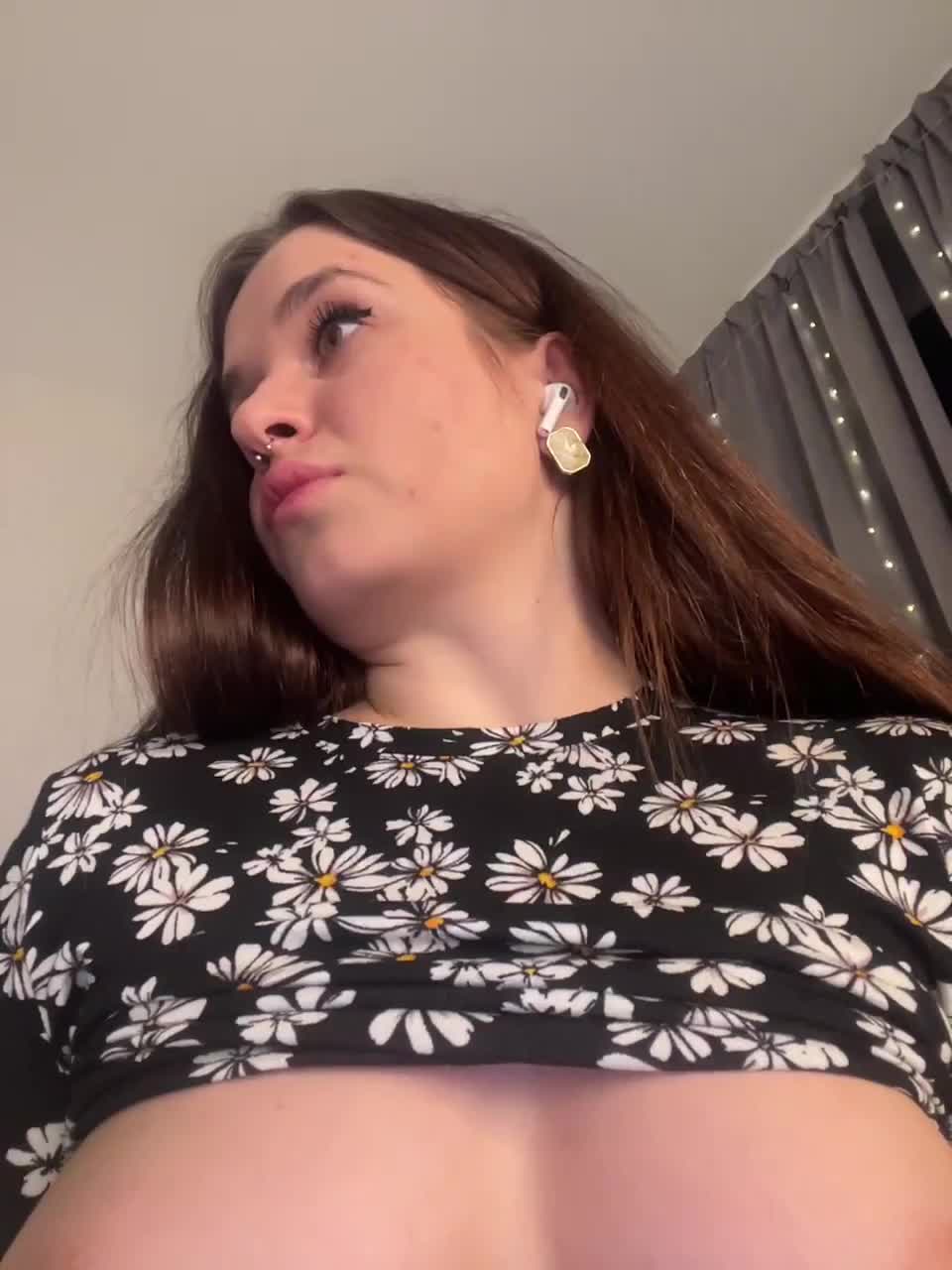 View or download file whoremira on 2023-01-26 from bongacams