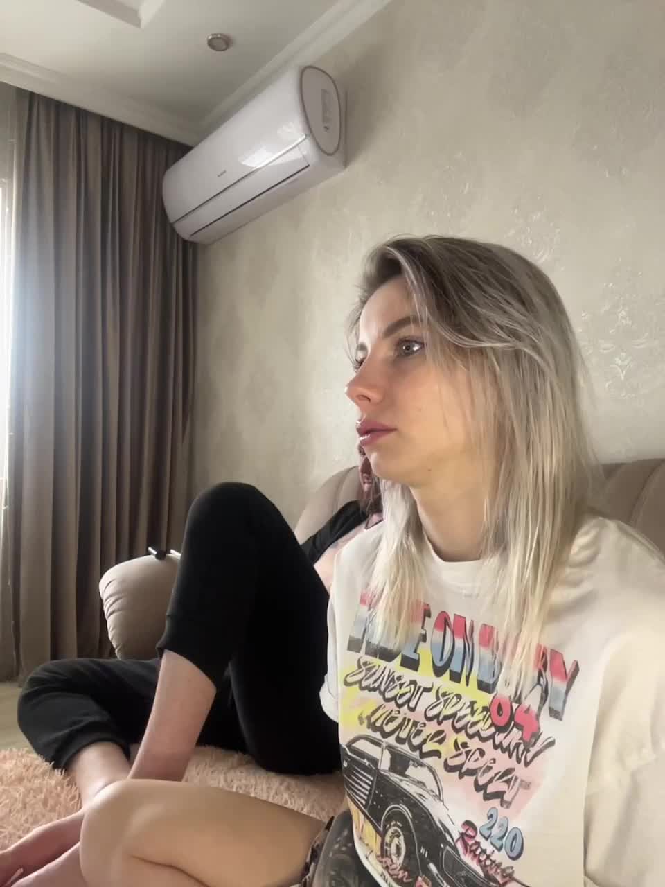 View or download file vik1one1 on 2023-02-02 from bongacams