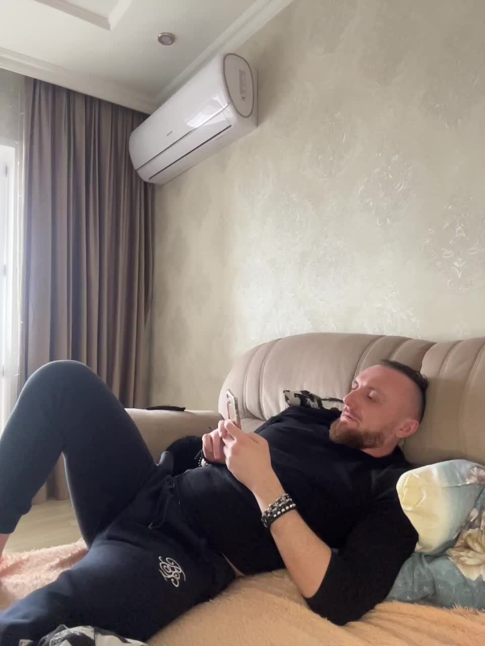 View or download file vik1one1 on 2023-02-03 from bongacams