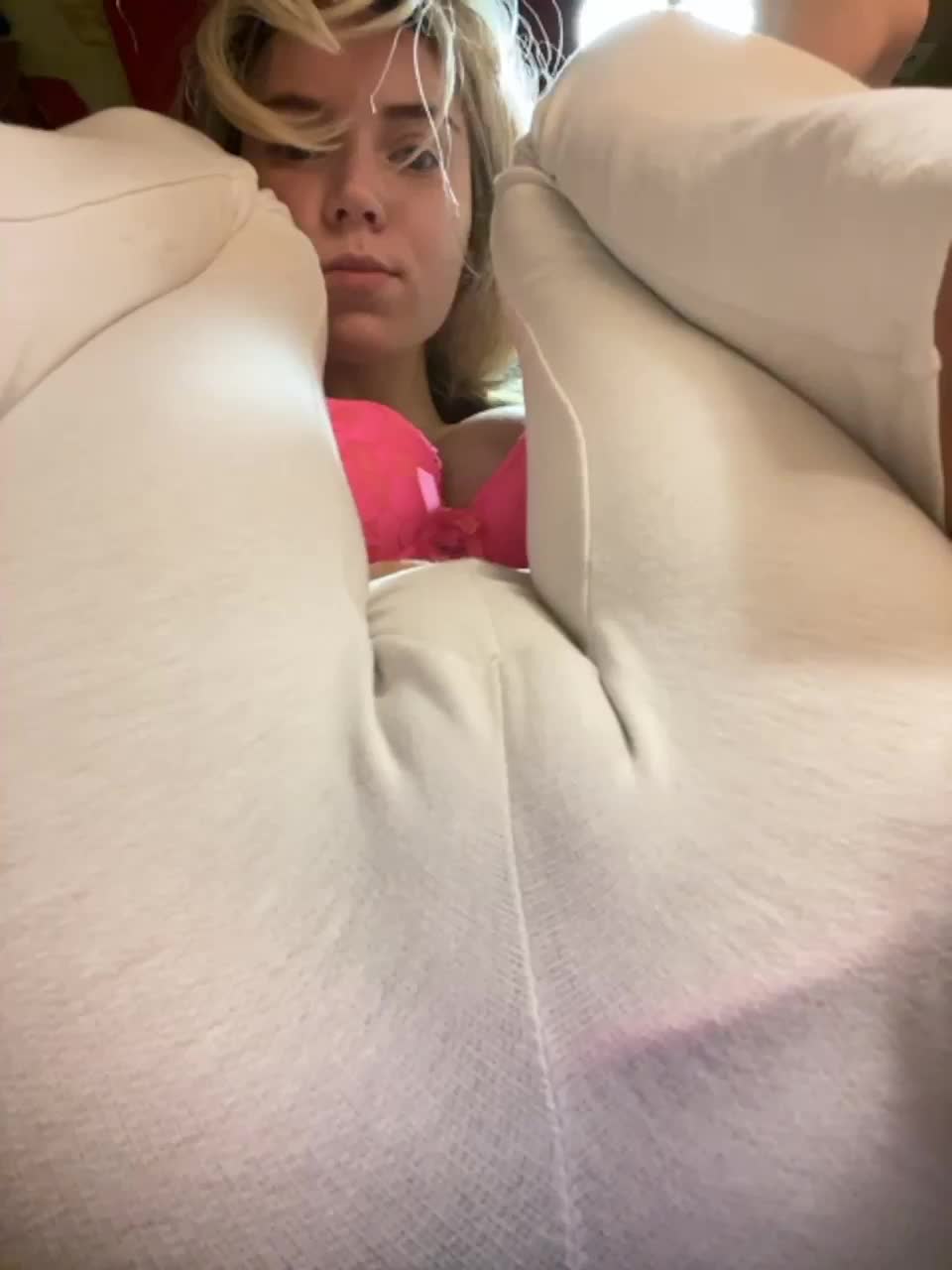 View or download file kika_co on 2023-02-04 from bongacams