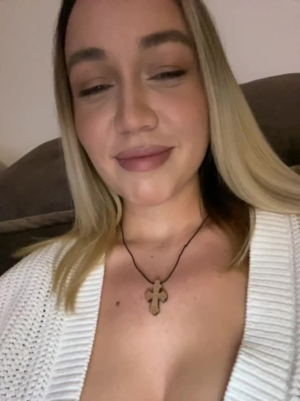 View or download file emili1_ on 2023-02-08 from bongacams