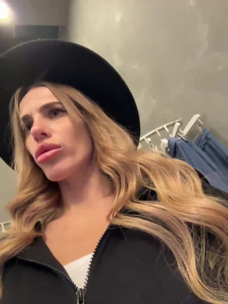 View or download file blondinochkaa on 2023-02-10 from bongacams