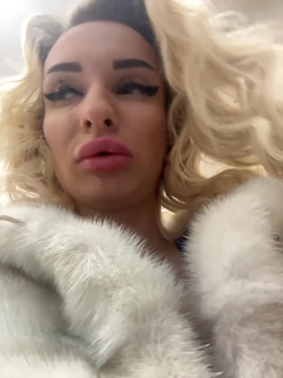 View or download file goldpussy69 on 2023-02-18 from bongacams