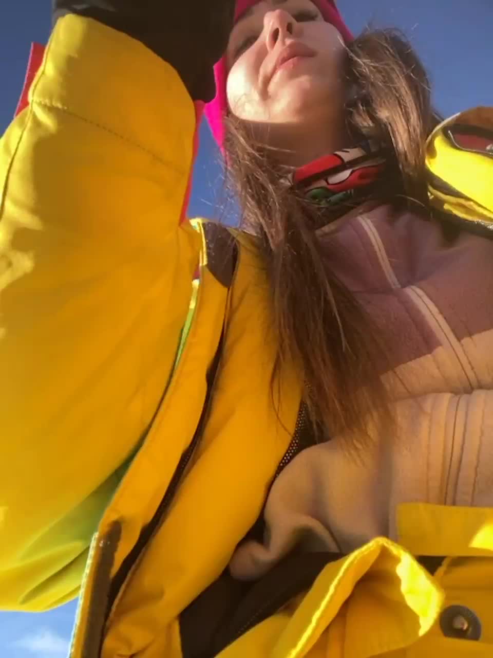 View or download file honeypussixxx on 2023-02-18 from bongacams