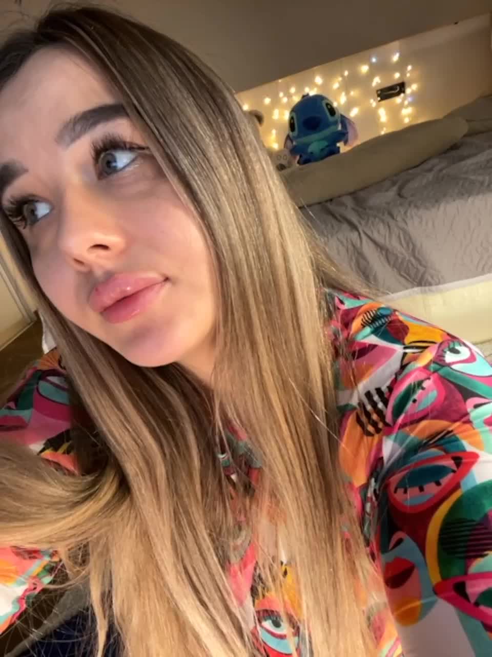 View or download file bloomjuliette on 2023-02-19 from bongacams