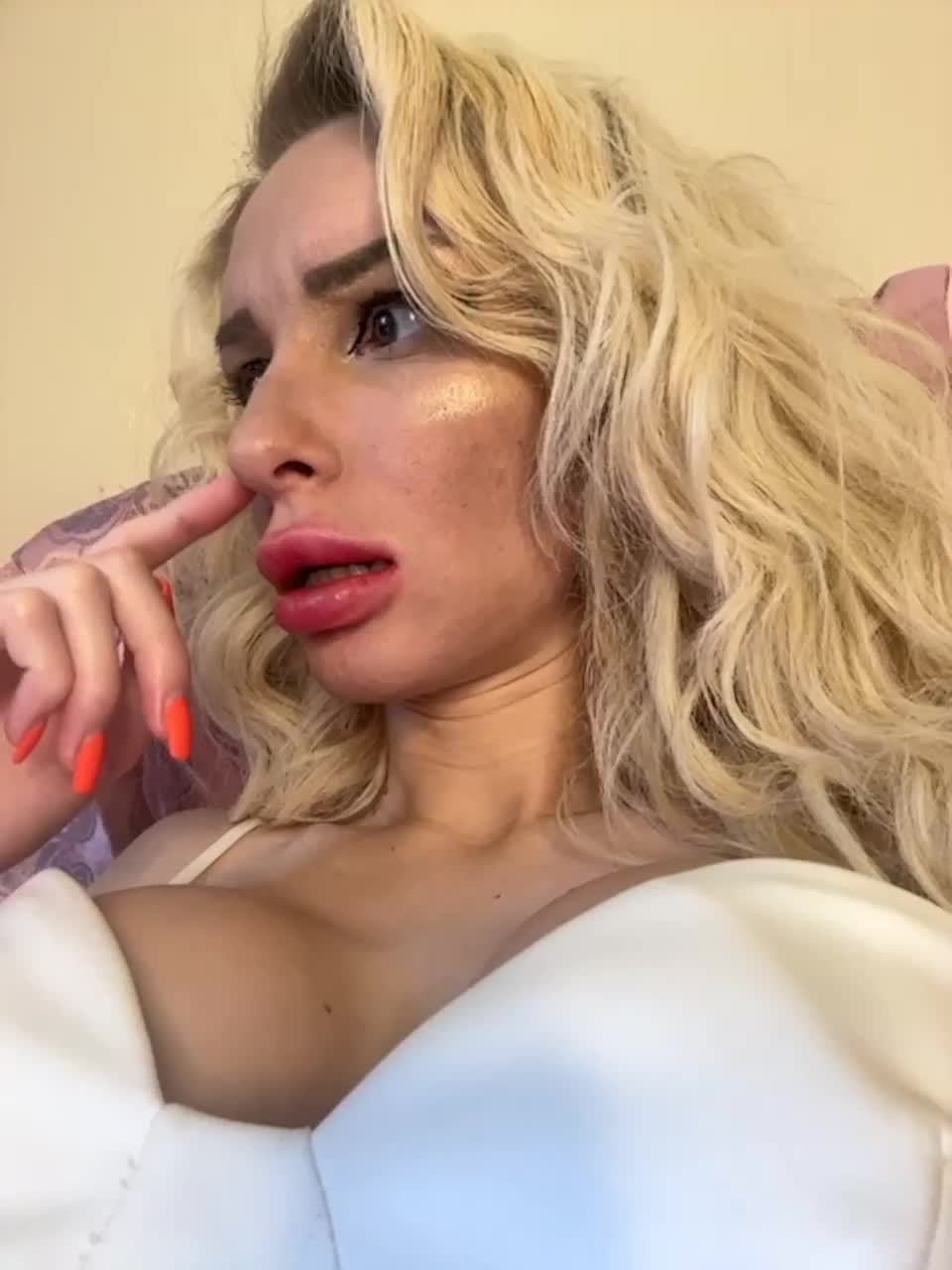 View or download file goldpussy69 on 2023-02-19 from bongacams