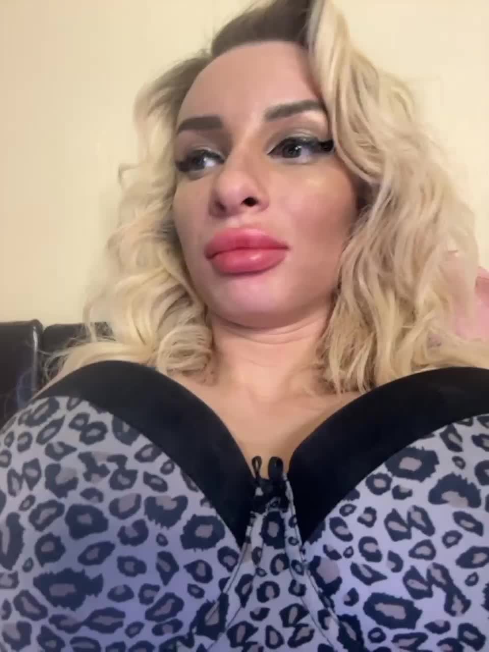 View or download file goldpussy69 on 2023-02-19 from bongacams