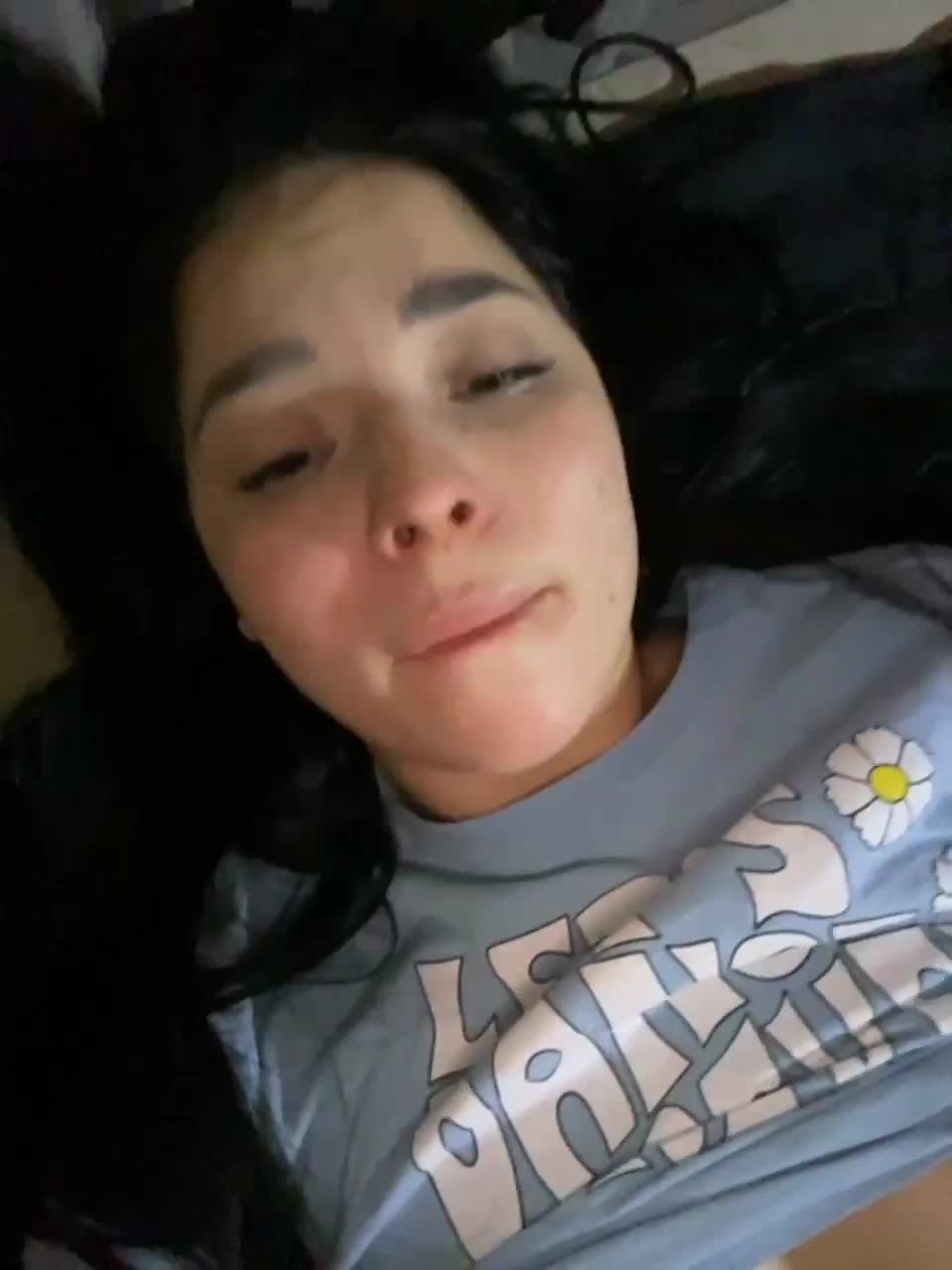 View or download file vikamax on 2023-02-19 from bongacams