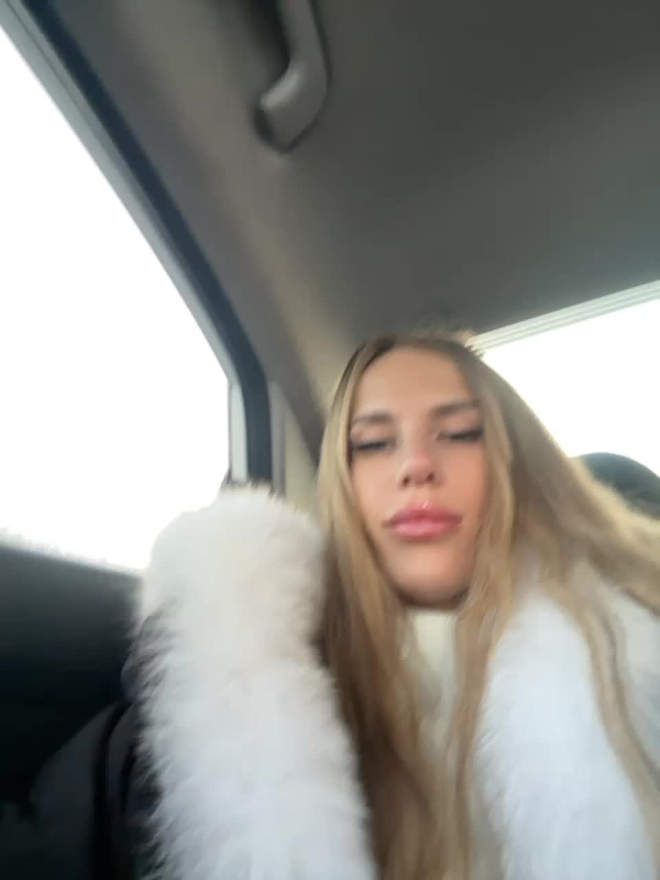 View or download file blondinochkaa on 2023-02-21 from bongacams