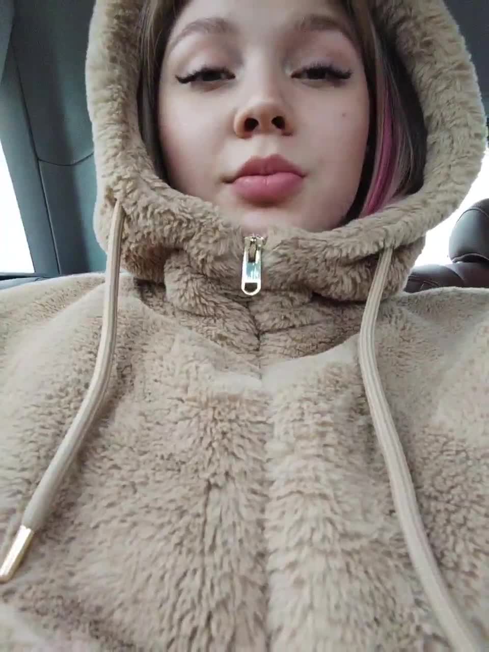 View or download file isabellast on 2023-02-21 from bongacams