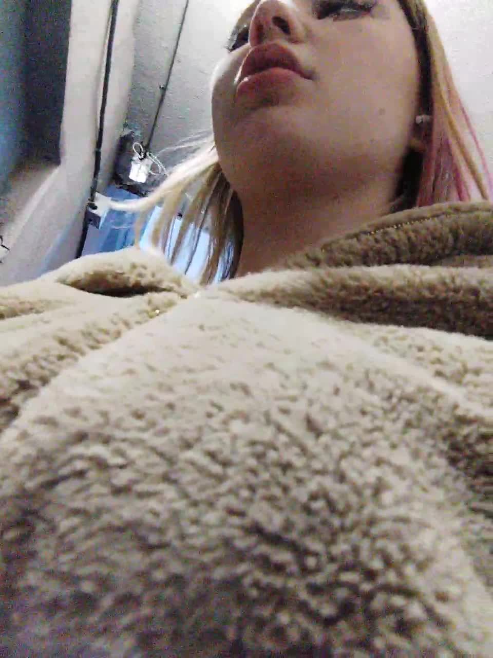 View or download file isabellast on 2023-02-21 from bongacams