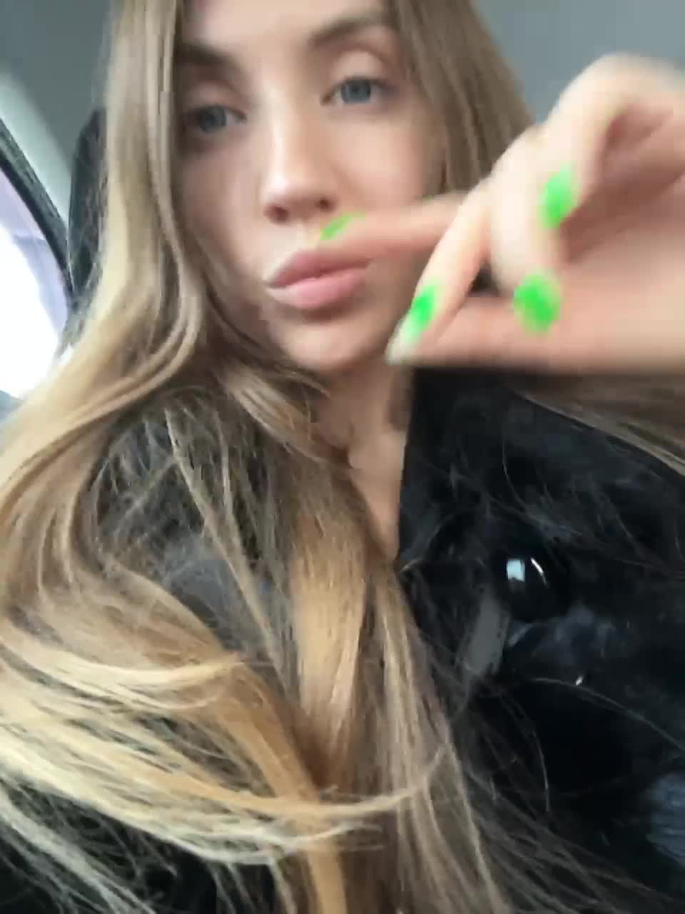 View or download file varadderoo on 2023-02-21 from bongacams