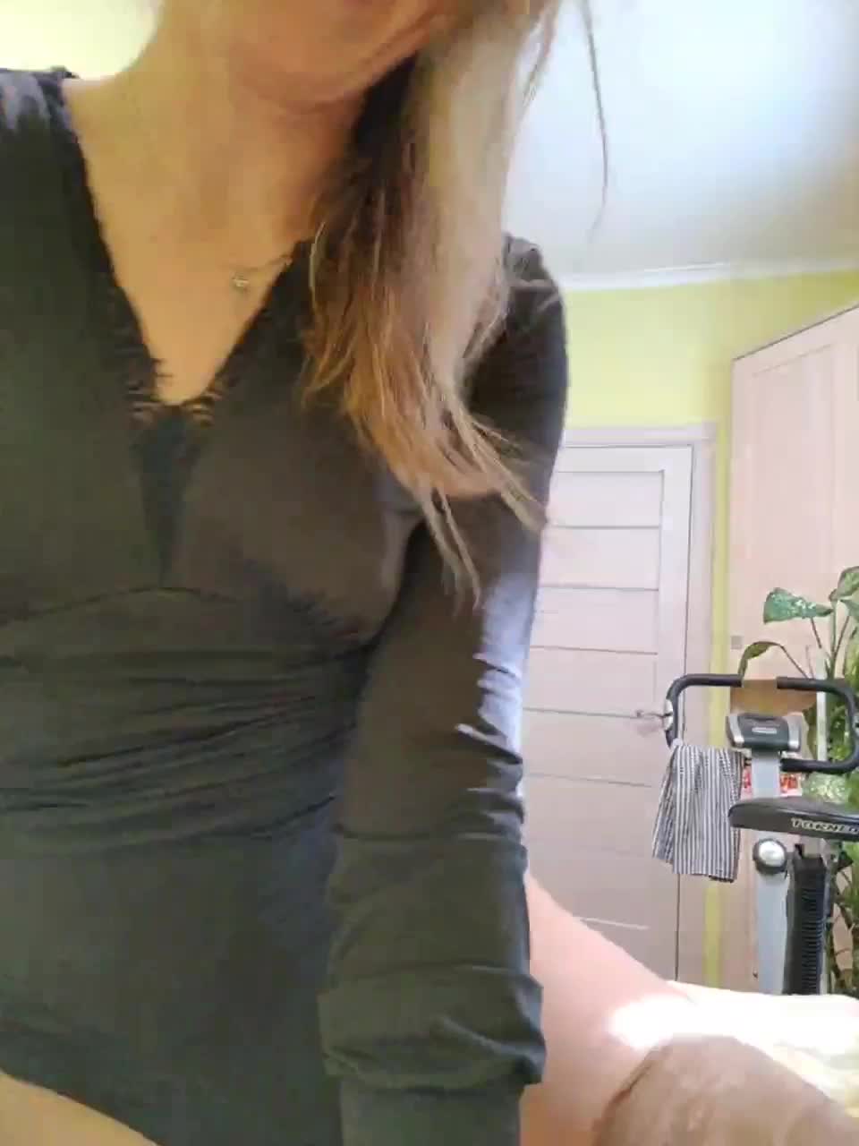 View or download file m_a_r_t_a on 2023-03-01 from bongacams