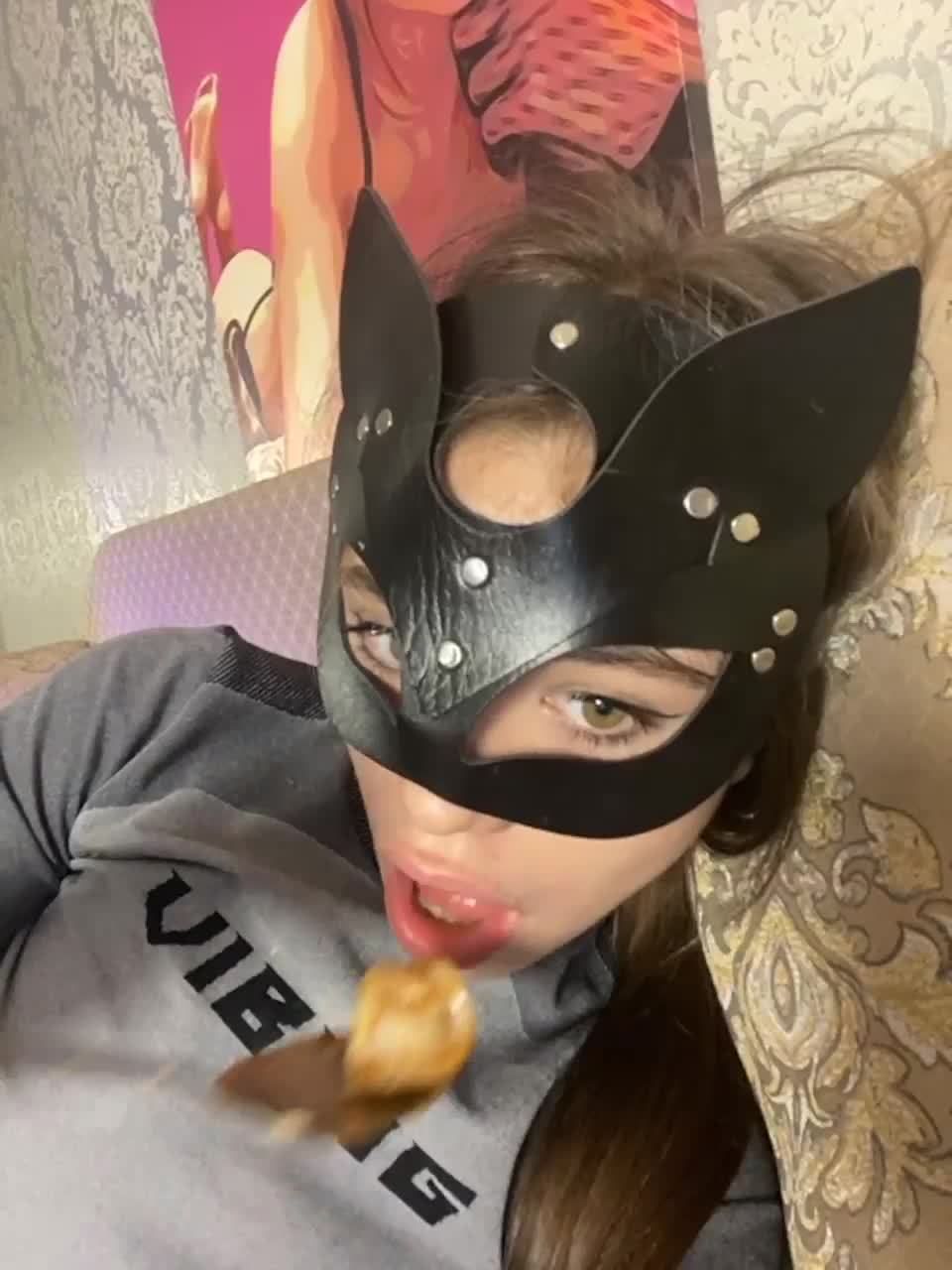 View or download file skromnayaa on 2023-03-04 from bongacams