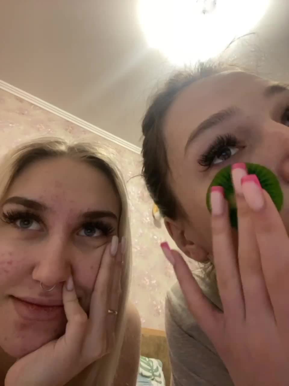 View or download file fuckkrisanna on 2023-03-09 from bongacams