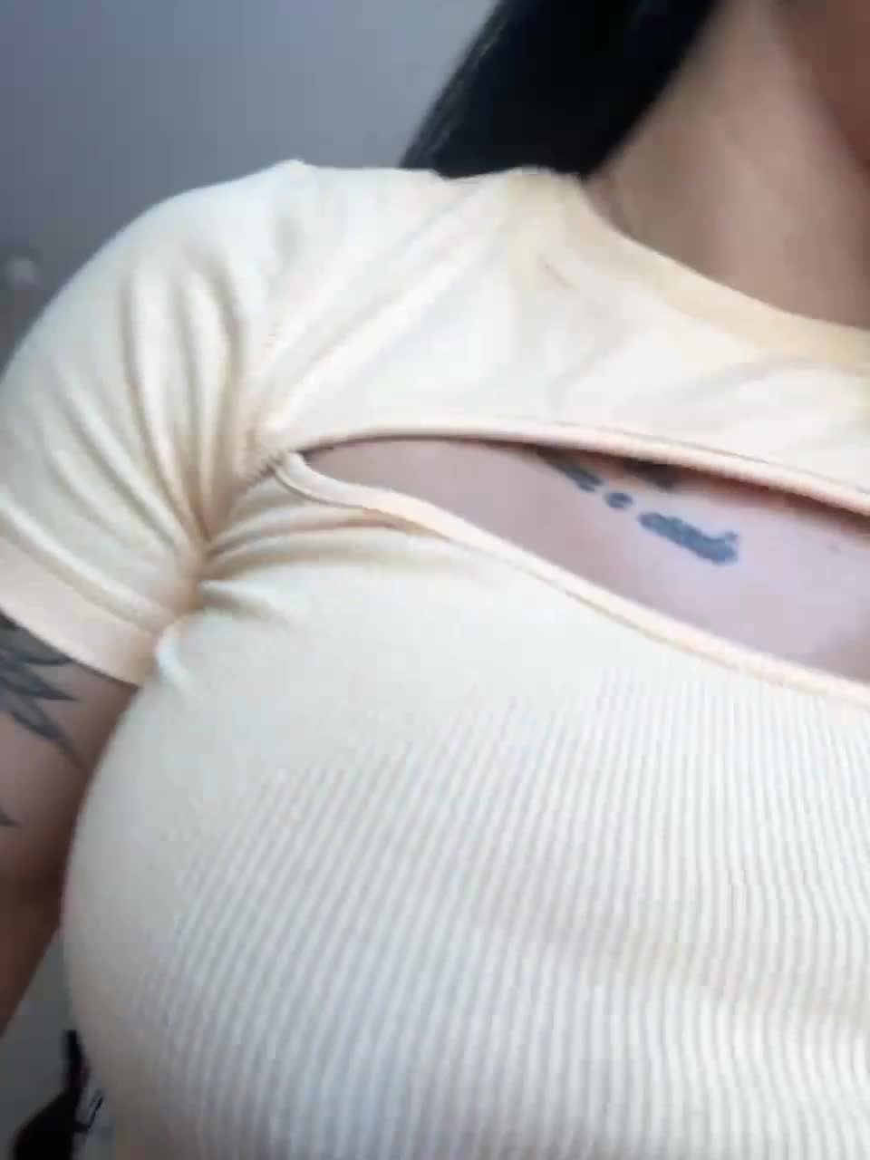 View or download file vikikiss on 2023-03-13 from bongacams