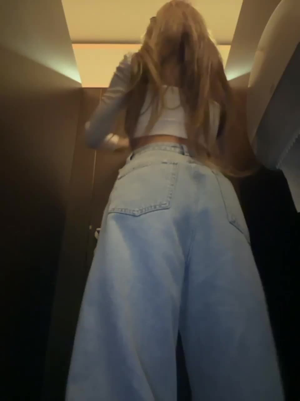 View or download file blondinochkaa on 2023-03-17 from bongacams