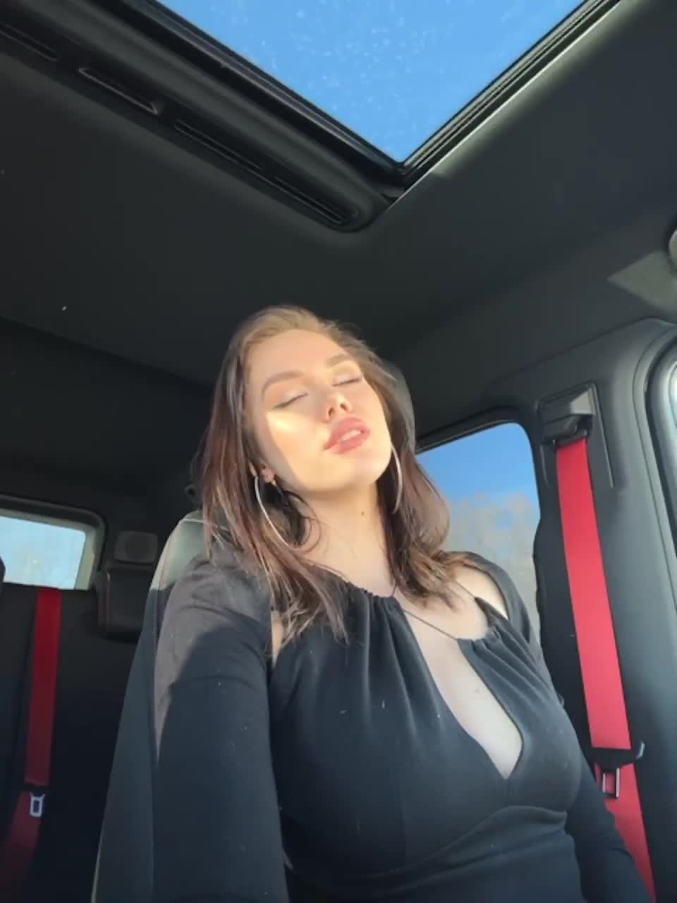 View or download file misssskiss on 2023-03-17 from bongacams