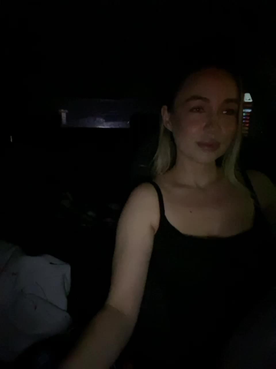 View or download file emili1_ on 2023-03-18 from bongacams