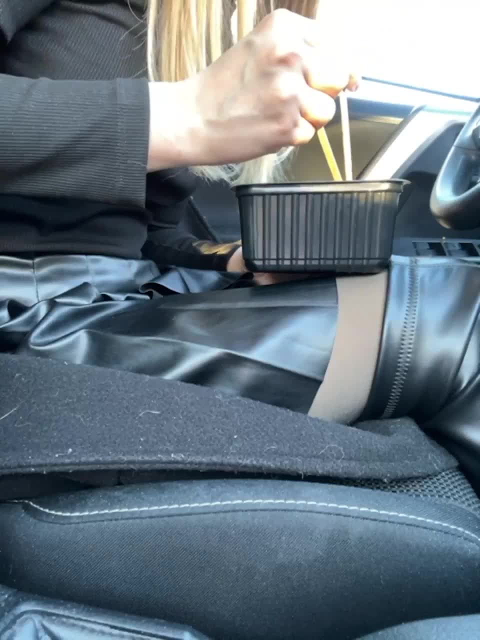 View or download file lady_dee on 2023-03-18 from bongacams