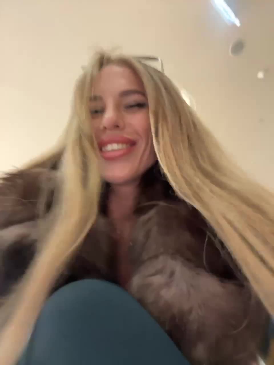 View or download file blondinochkaa on 2023-03-21 from bongacams