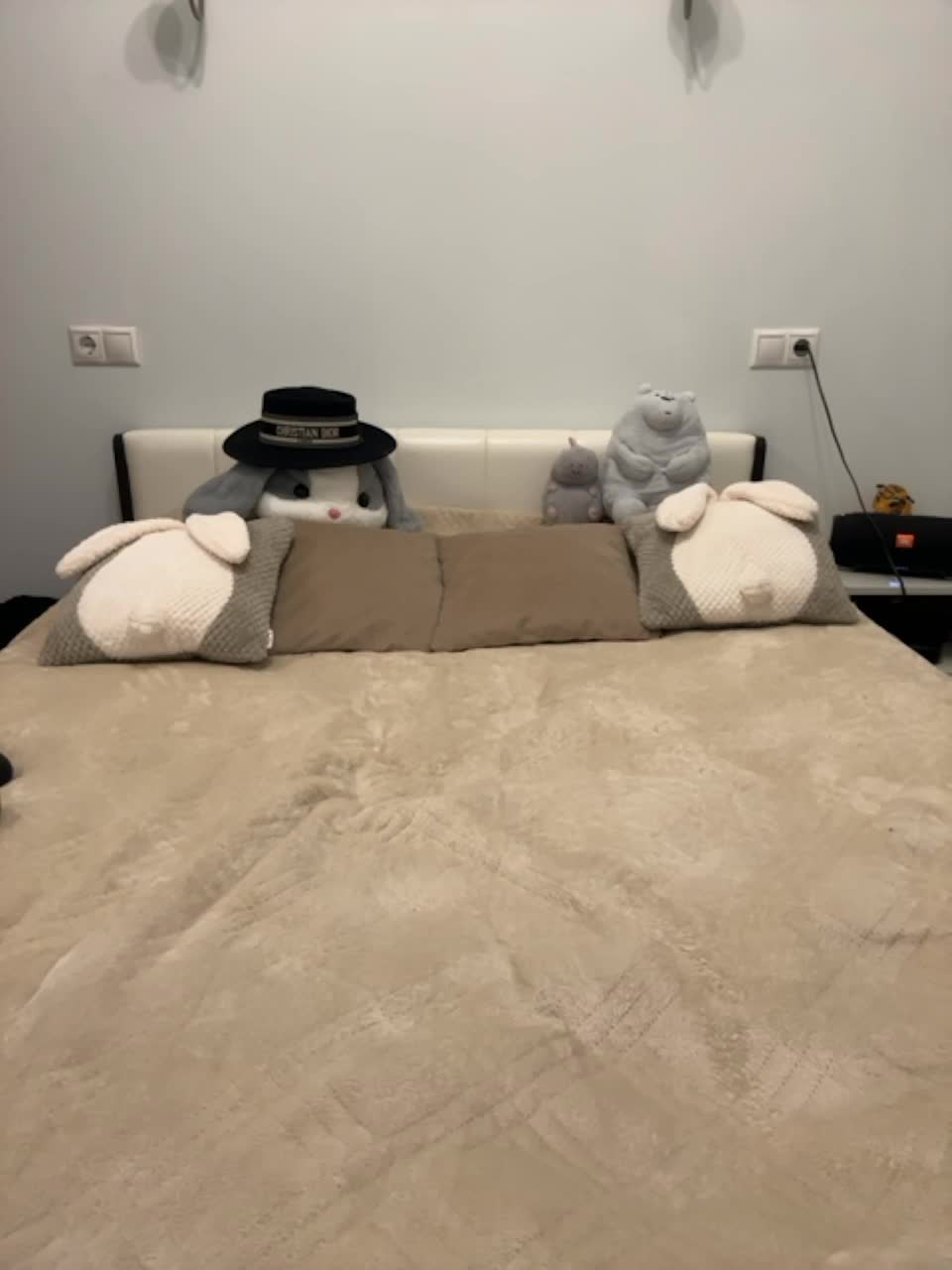 View or download file blondinochkaa on 2023-03-23 from bongacams