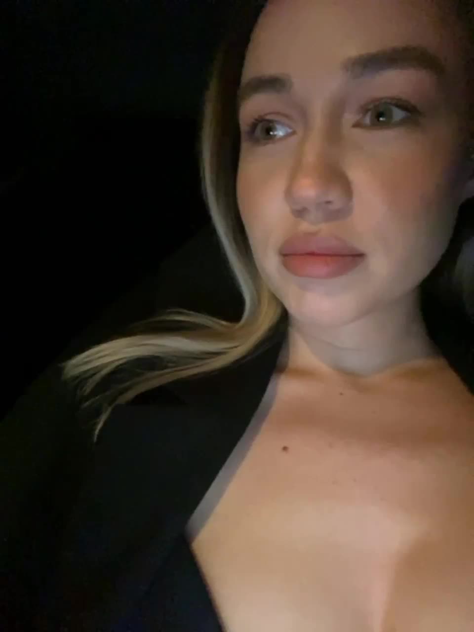 View or download file emili1_ on 2023-03-23 from bongacams