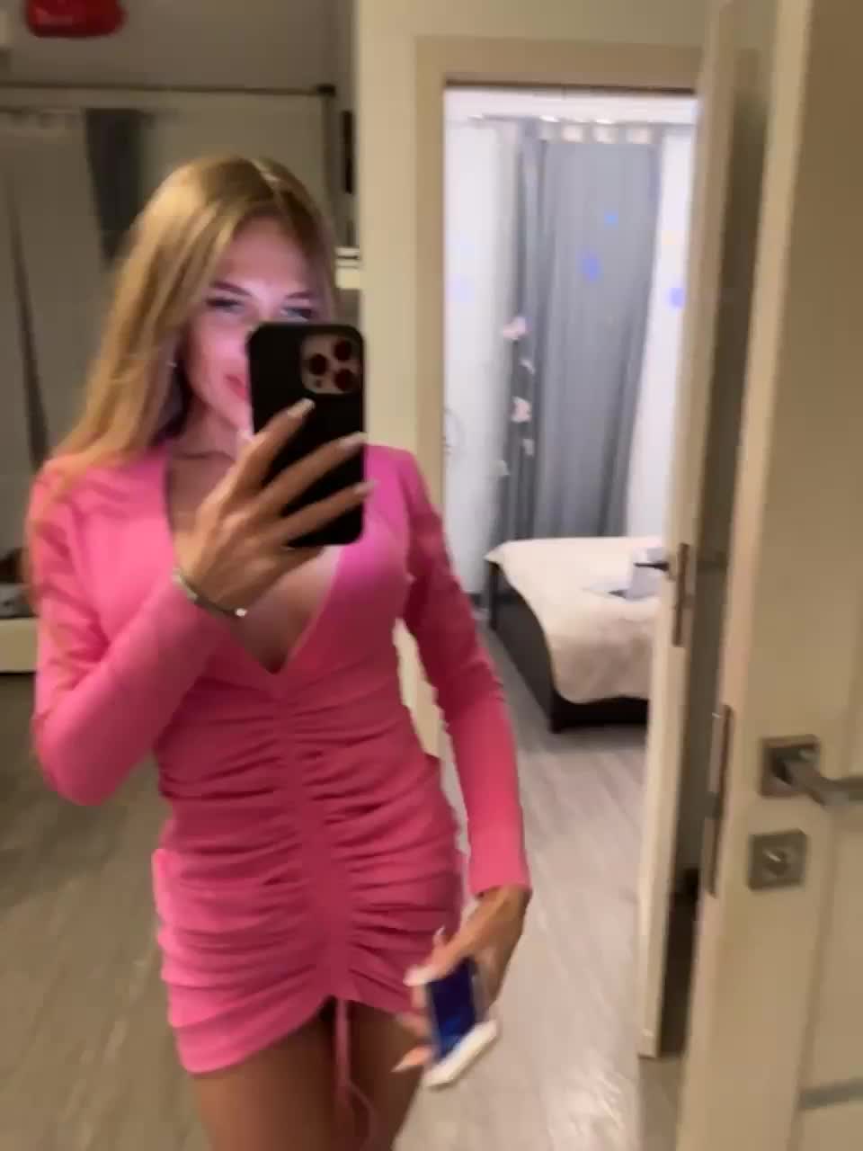 View or download file blondinochkaa on 2023-03-28 from bongacams