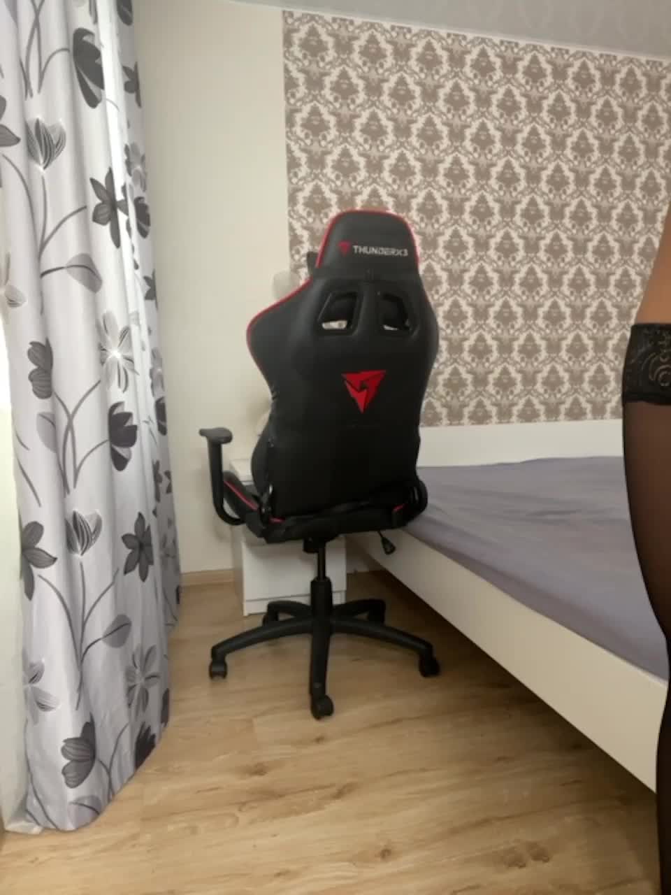 View or download file vikikiss on 2023-03-28 from bongacams