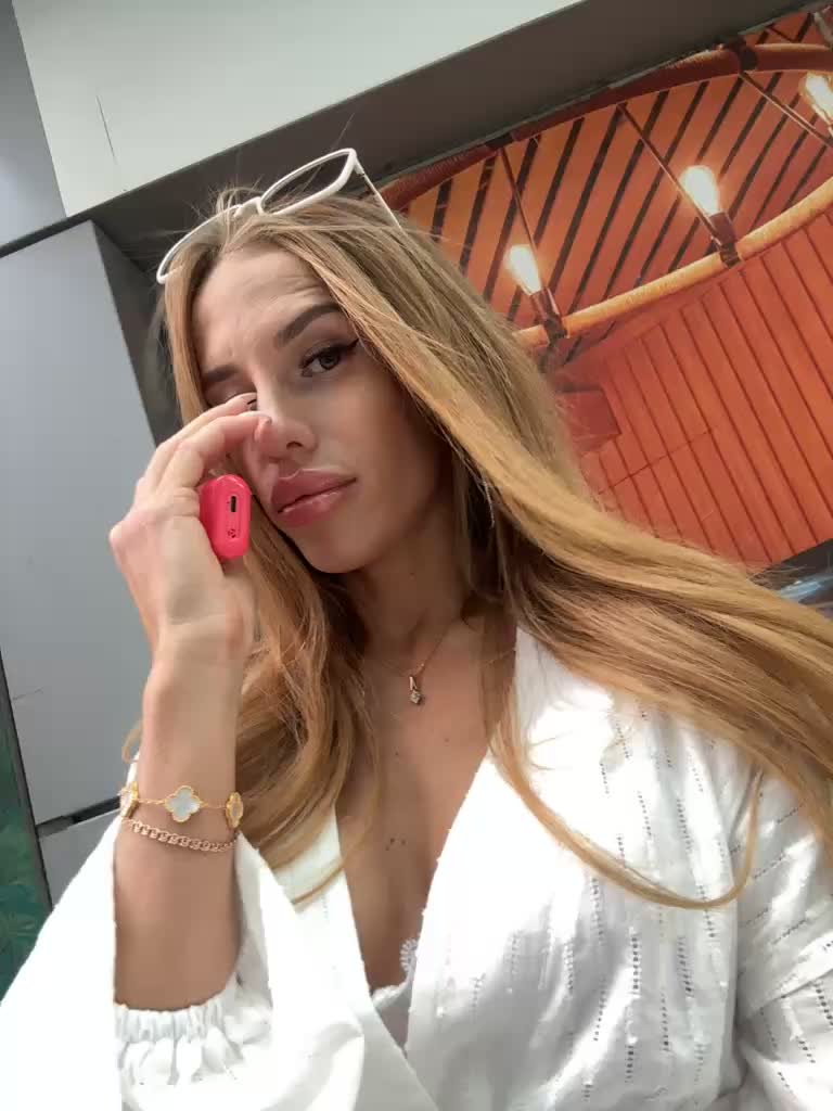 View or download file blondinochkaa on 2023-06-07 from bongacams