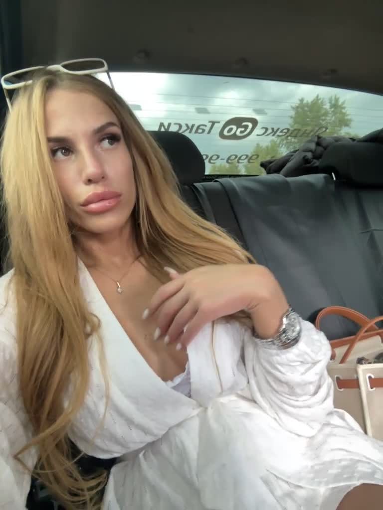 View or download file blondinochkaa on 2023-06-07 from bongacams