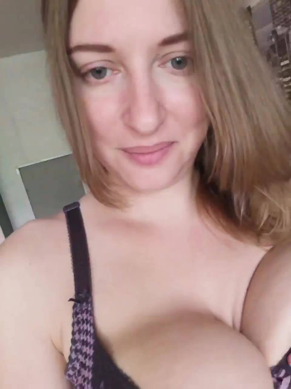 View or download file viktoria_play on 2023-06-12 from bongacams