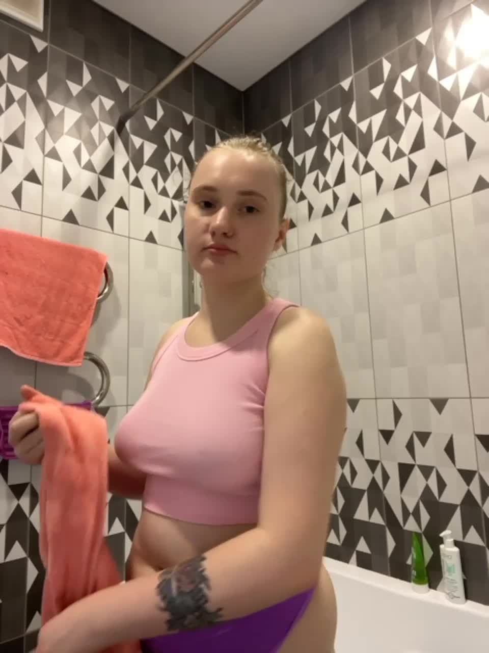 View or download file angelinakuny on 2023-06-18 from bongacams