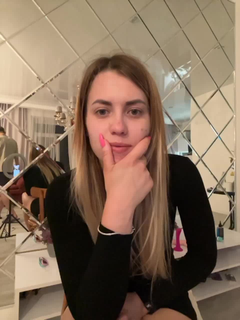 View or download file kisyapisya11 on 2023-06-18 from bongacams