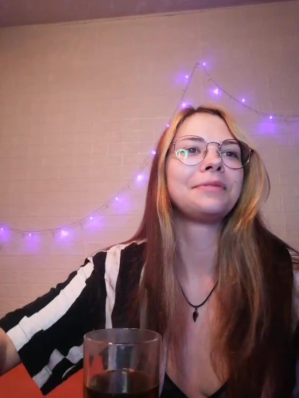 View or download file redsparrow1 on 2023-07-27 from bongacams