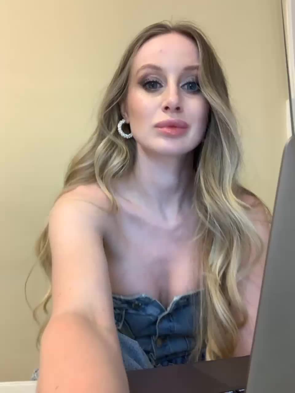 View or download file misfox on 2023-08-14 from bongacams