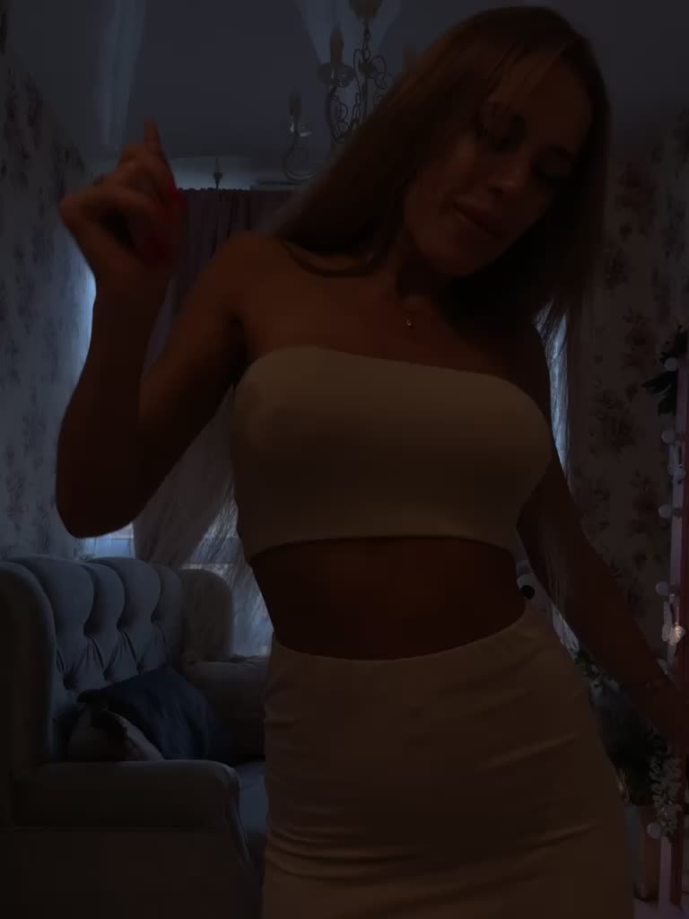 View or download file blondinochkaa on 2023-08-15 from bongacams