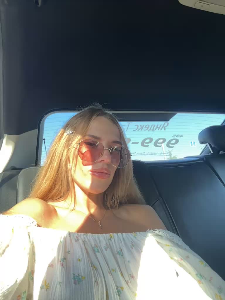 View or download file blondinochkaa on 2023-08-17 from bongacams