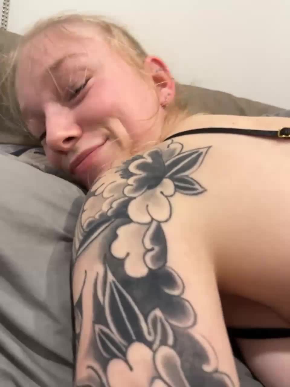 View or download file ak_haydes1 on 2023-10-01 from bongacams