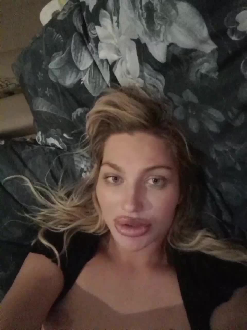 View or download file sweetlovers2 on 2023-10-16 from bongacams